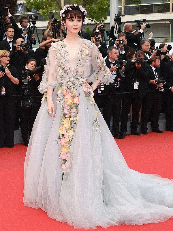 范冰冰身穿Marchesa 2015 S/S 花瓣仙裙再次惊艳戛纳电影节红毯，宛若花仙子下凡～