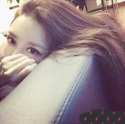 我只要悄悄地看你一眼就好