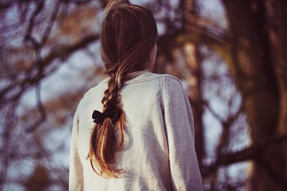 背影。唯美。女生。伤感。