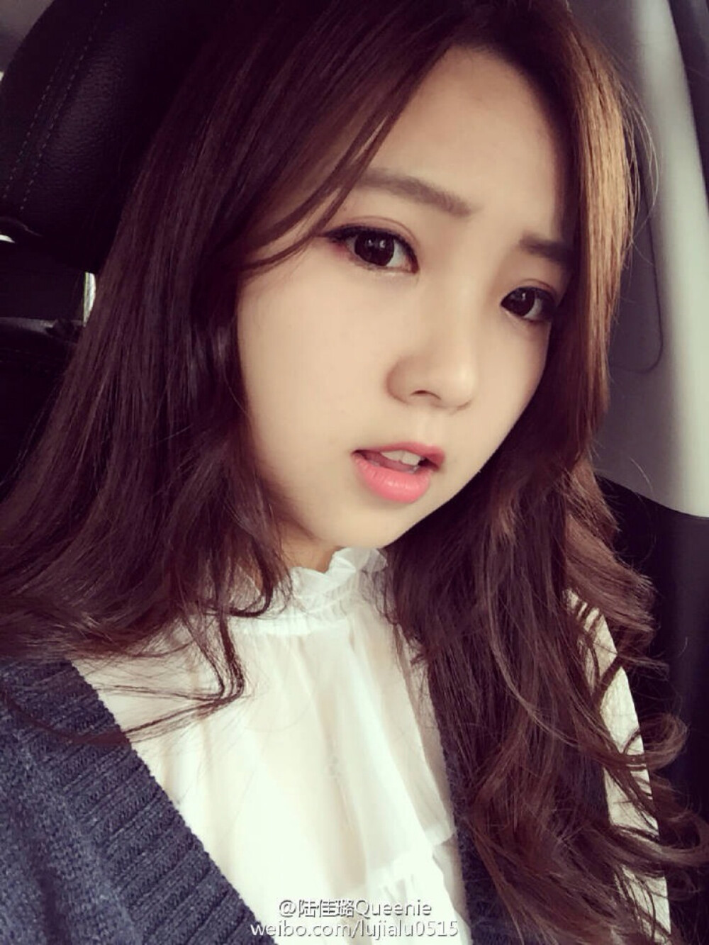 陆佳璐 车间自拍 微笑 白领