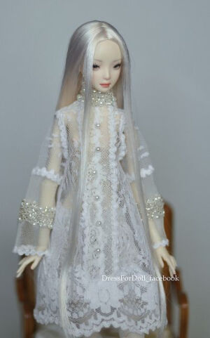 Marina Bychkova的灵魂娃娃 | Marina Bychkova ，1982年出生在俄罗斯西南西伯利亚，1997到加拿大，就读于艺术与设计方面的专业，也学习过金属加工，2002开始做娃娃，后决定以此为生，现在和老公一起生活在加拿大，娃娃是可以按照客户要求定做的，价格也就不等了。