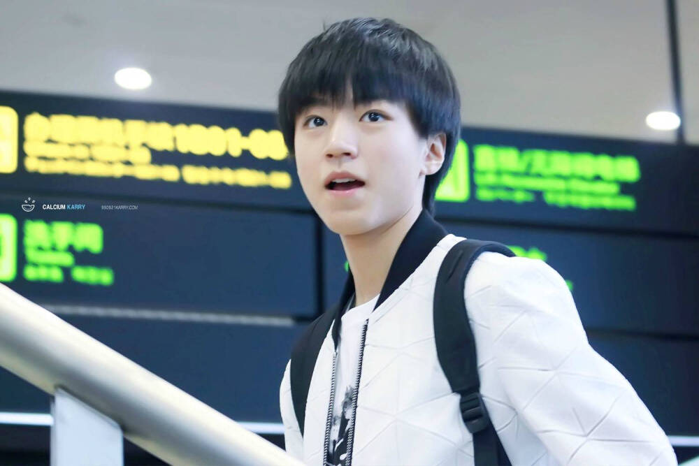 #王俊凯# #TFBOYS王俊凯# 516 韩国仁川机场 cr 长个