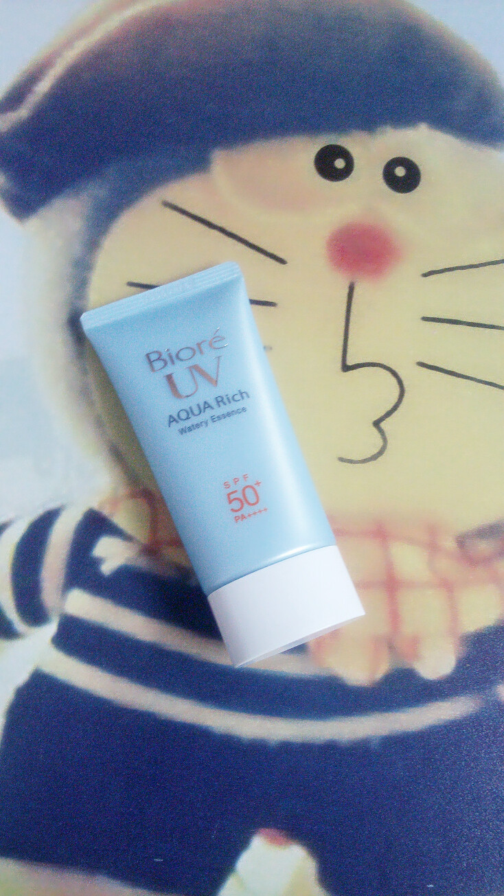 2015新版 BIORE 碧柔 含水防晒保湿水凝露 SPF50 。防晒真的很重要，一定要做好功课！很水润，涂了没有黏黏的感觉，几乎没有润色效果，但是防晒值杠杠的！性价比相对很高