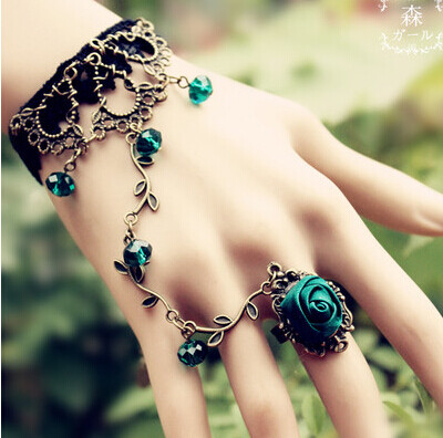 欧美哥特风复古宫廷黑蕾丝宝石手链戒指一体饰品