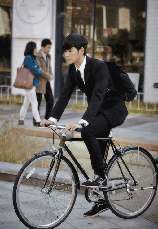 桌面壁纸，锁屏壁纸，聊天背景——@森 The moon's haif of the summer