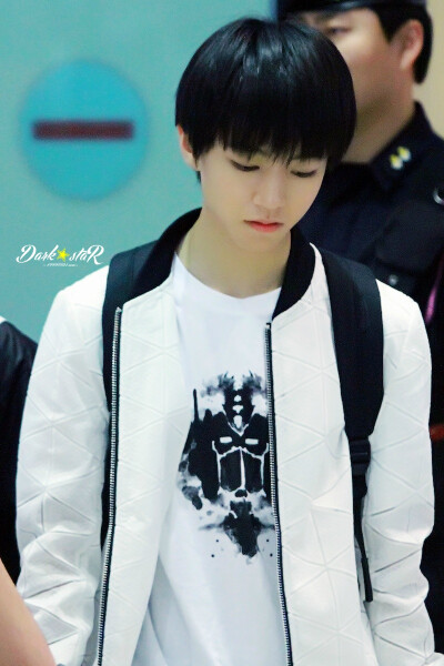 #王俊凯# #TFBOYS王俊凯# #TFBOYS# 150516 重庆至首尔 cr暗星