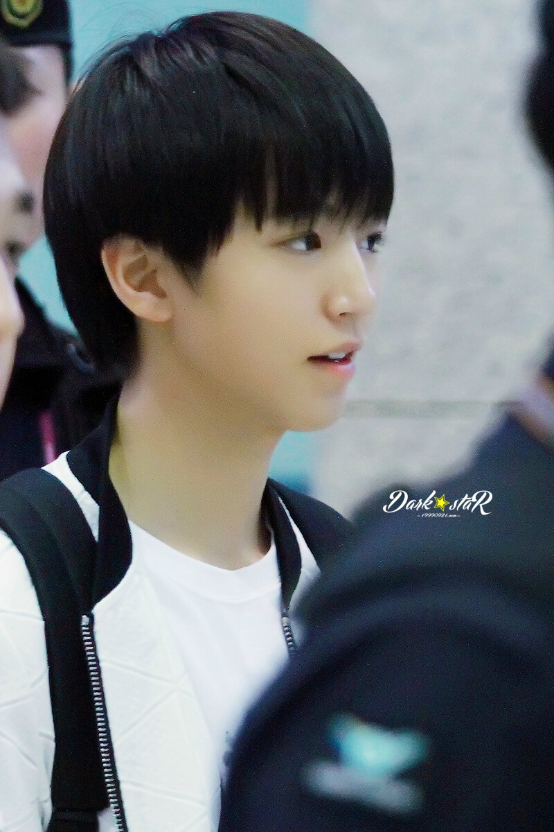 #王俊凯# #TFBOYS王俊凯# #TFBOYS# 150516 重庆至首尔 cr暗星