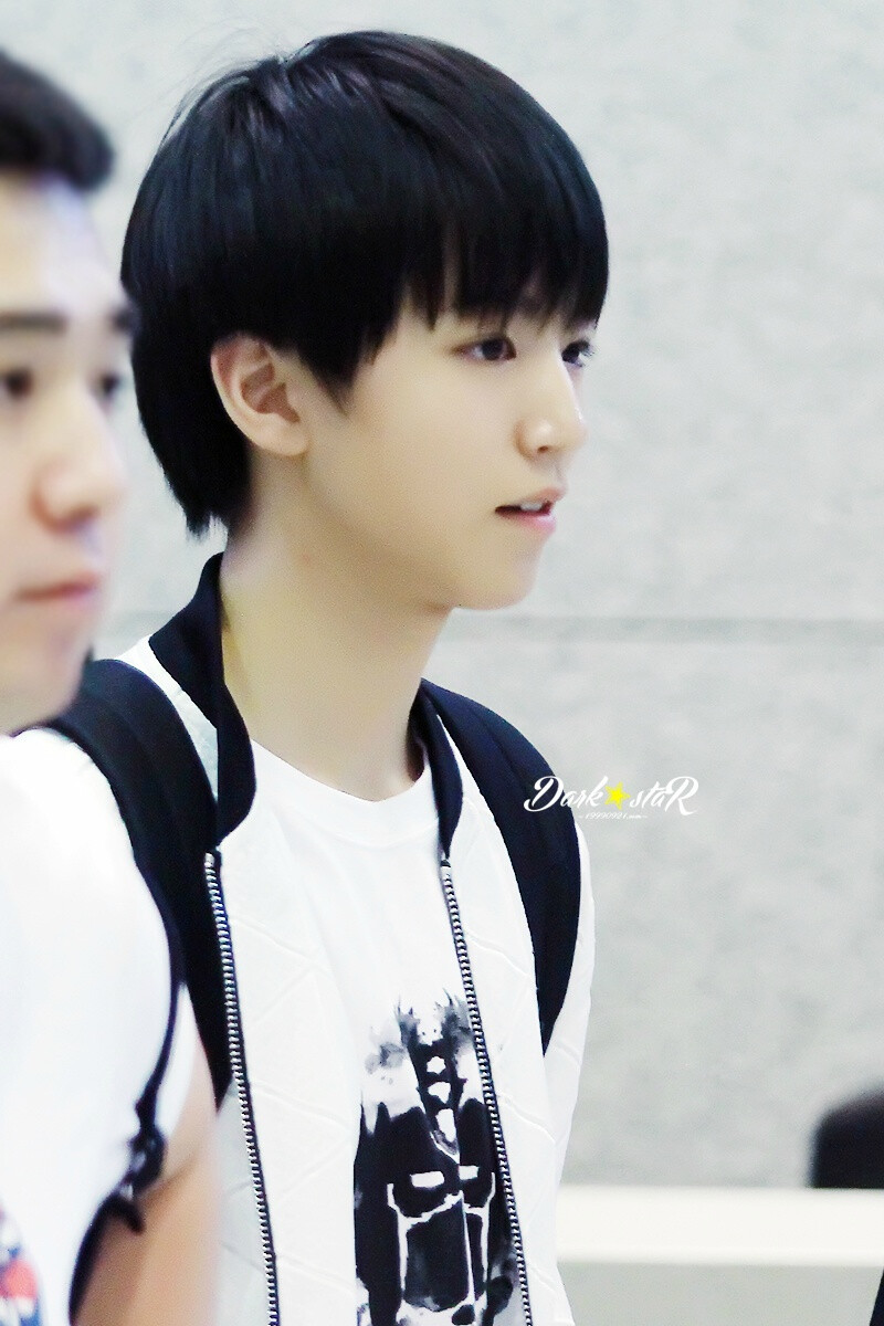 #王俊凯# #TFBOYS王俊凯# #TFBOYS# 150516 重庆至首尔 cr暗星