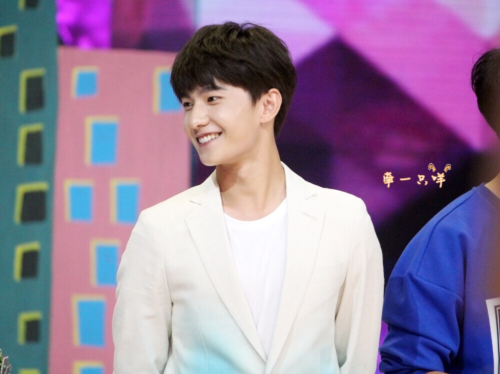 杨洋 150508快乐大本营 crlogo