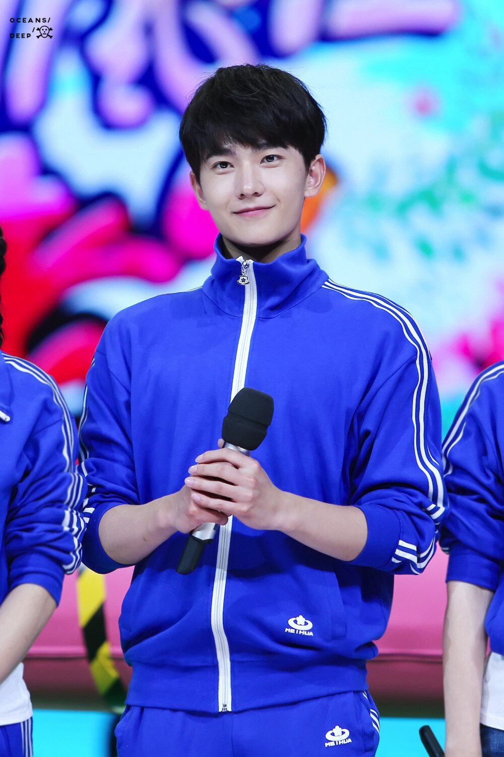 杨洋 150508快乐大本营 crlogo