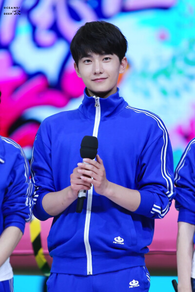 杨洋 150508快乐大本营 crlogo