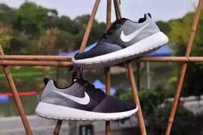 「新款上新」Nike Roshe Run 渐变 伦敦跑鞋 36-44 ，数量有限 现货秒发