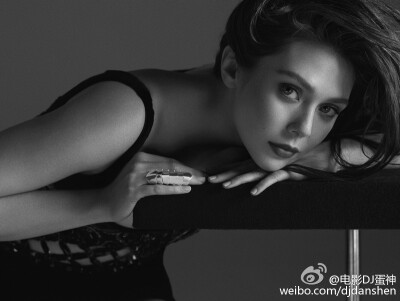 复仇者联盟2 猩红女巫 伊丽莎白奥尔森 时装图