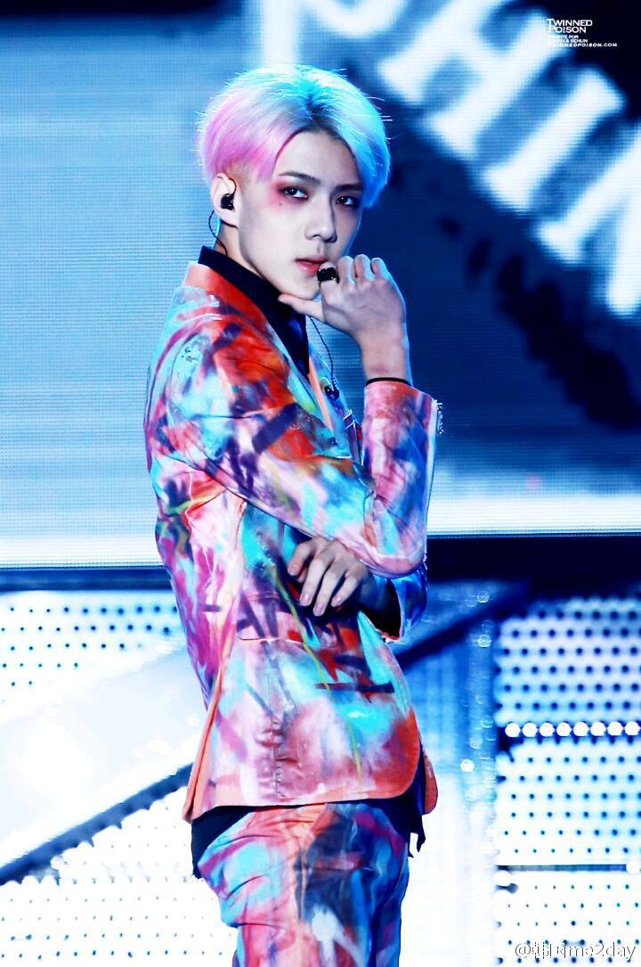 吴世勋 高清 壁纸 饭制