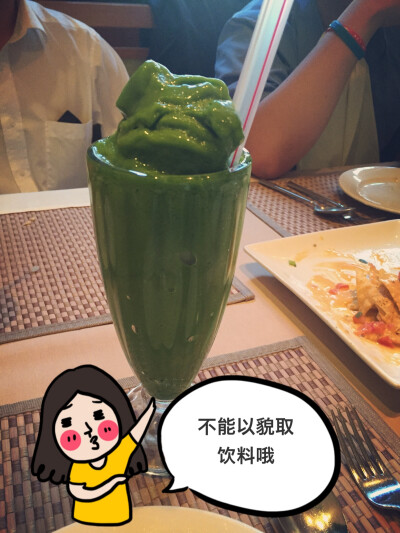 Groovy Green smoothie from Green Earth Vegetarian Cuisine in old town Pasadena, CA. 菜单上写着原料是菠菜芒果和橙子，可尝起来意外的是猕猴桃的味道～