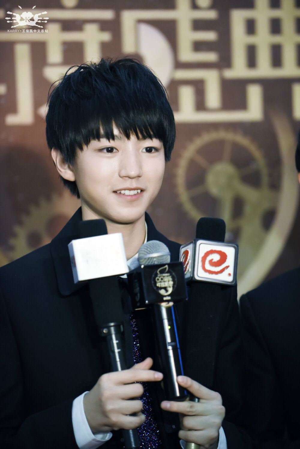 TFBOYS王俊凯 2015.03.25 QQ音乐盛典后台采访现场。