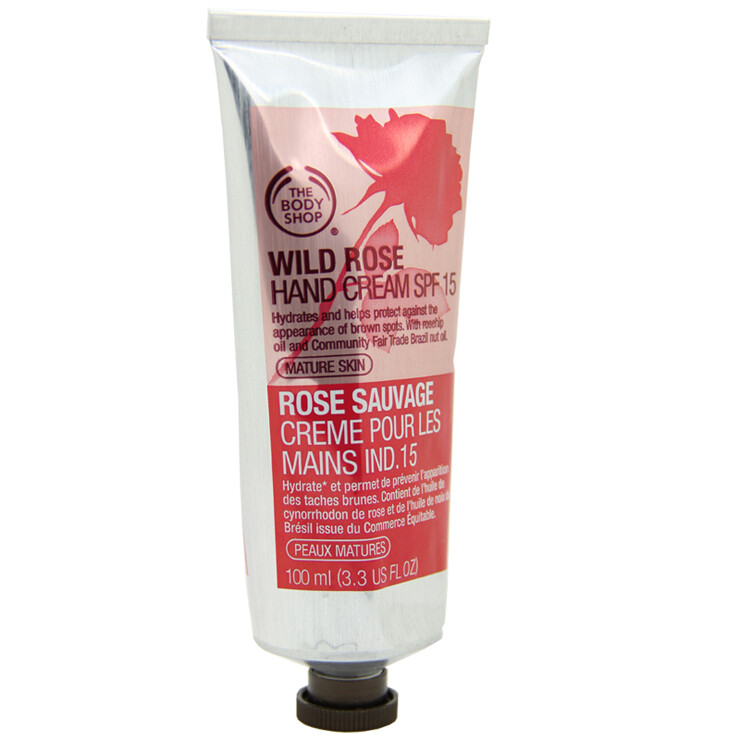 The Body Shop Wild Rose Hand Cream 美体小铺 玫瑰果油嫩白护手霜100ml SPF15 在免税店买的，闻了一圈他们家的护手霜，觉得还是这个味道最不错，不过滋润度并不是很强。