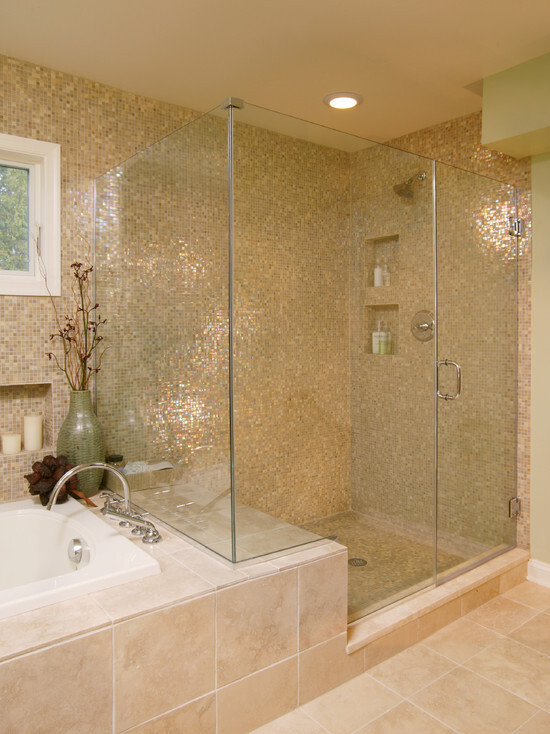 现代风格的浴室设计，墙壁选用了马赛克凸显质感，营造高大上氛围。