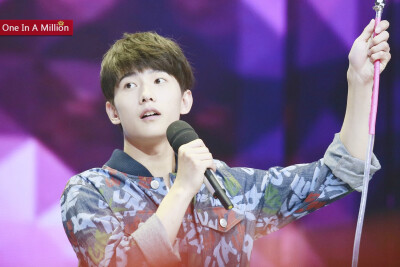 杨洋 150508快乐大本营 crlogo