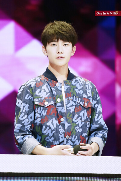 杨洋 150508快乐大本营 crlogo