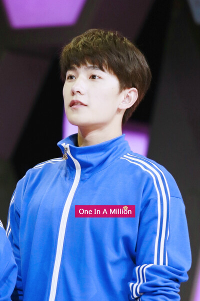 杨洋 150508快乐大本营 crlogo