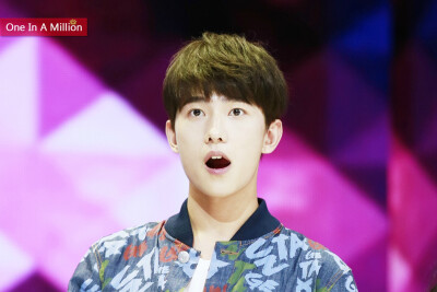 杨洋 150508快乐大本营 crlogo