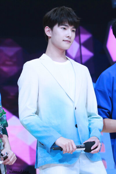 杨洋 150508快乐大本营 crlogo