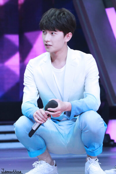 杨洋 150508快乐大本营 crlogo