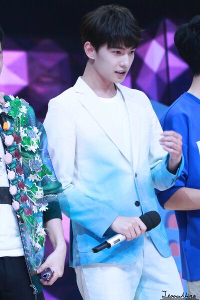 杨洋 150508快乐大本营 crlogo