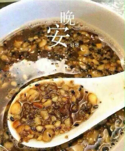  红糖坚果姜茶，古法红糖、老姜、核桃、腰果、红皮花生、黑芝麻，经过炒制糅合，才能饱含了坚果的浓香、红糖的温补、老姜的调理。补血暖胃，暖宫调经，女孩子尤其适合的好姜茶。核桃 腰果等果仁非常多