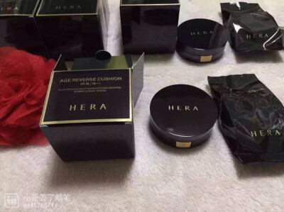 新品现货韩国顶级彩妆品牌HERA赫拉5月推出的新款气垫，精华气垫 60000韩币，顶级气垫，岁月逆转气垫c21、c23、n21、n23，具有美白遮瑕独有的抗氧化功能，阻挡皮肤老话对抗细纹。2015年5月傲世登场。[色][色][…