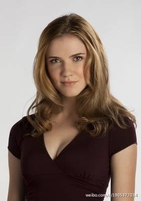 莎拉·坎宁(Sara Canning)，加拿大女演员，最出名的角色莫过于在电视剧《吸血鬼日记》中饰演的珍娜。莎拉·坎宁虽然出生在加拿大的纽芬兰，但却是在舍伍德公园长大的。