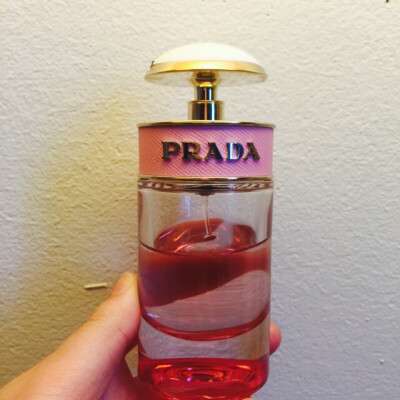 Prada Candy 香味实在太腻了