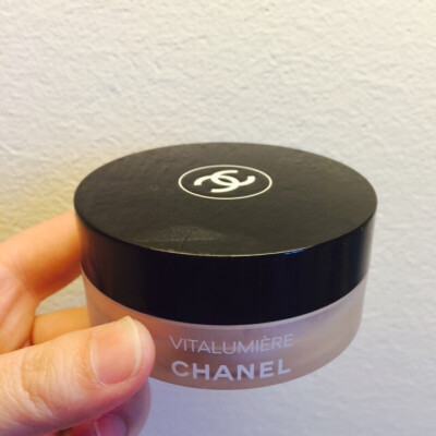 Chanel 散粉 附送的小刷子挺好用的 定妆效果还行 有点干