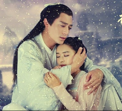 《花千骨》是由慈文传媒集团制作并发行，高林豹、林玉芬、梁胜权联合执导，霍建华 、赵丽颖领衔主演，蒋欣、杨烁、张丹峰、马可、徐海乔、李纯等主演的古装仙侠玄幻仙侠剧，改编自Fresh果果的原著小说《仙侠奇缘之花…