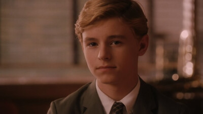 卡兰·麦克奥利菲（Callan McAuliffe），1995年1月24日出生于澳大利亚悉尼，演员。15岁处女作〔怦然心动〕哎呦我去，各种360°无死角，看的我鼻血横流春心荡漾，各种耍流氓~\(≧▽≦)/~原来心中童年里那个那个少年是真…