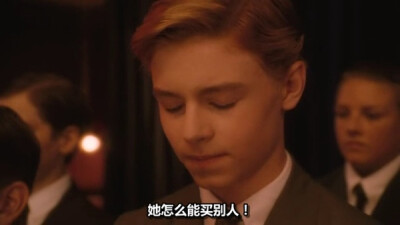 卡兰·麦克奥利菲（Callan McAuliffe），1995年1月24日出生于澳大利亚悉尼，演员。15岁处女作〔怦然心动〕哎呦我去，各种360°无死角，看的我鼻血横流春心荡漾，各种耍流氓~\(≧▽≦)/~原来心中童年里那个那个少年是真…