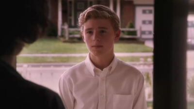 卡兰·麦克奥利菲（Callan McAuliffe），1995年1月24日出生于澳大利亚悉尼，演员。15岁处女作〔怦然心动〕哎呦我去，各种360°无死角，看的我鼻血横流春心荡漾，各种耍流氓~\(≧▽≦)/~原来心中童年里那个那个少年是真…