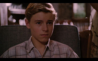 卡兰·麦克奥利菲（Callan McAuliffe），1995年1月24日出生于澳大利亚悉尼，演员。15岁处女作〔怦然心动〕哎呦我去，各种360°无死角，看的我鼻血横流春心荡漾，各种耍流氓~\(≧▽≦)/~原来心中童年里那个那个少年是真…