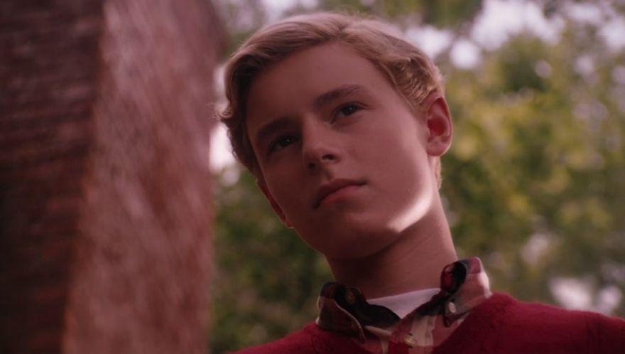 卡兰·麦克奥利菲（Callan McAuliffe），1995年1月24日出生于澳大利亚悉尼，演员。15岁处女作〔怦然心动〕哎呦我去，各种360°无死角，看的我鼻血横流春心荡漾，各种耍流氓~\(≧▽≦)/~原来心中童年里那个那个少年是真的存在的。