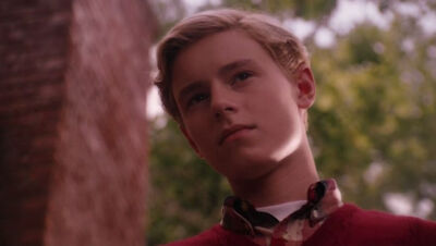 卡兰·麦克奥利菲（Callan McAuliffe），1995年1月24日出生于澳大利亚悉尼，演员。15岁处女作〔怦然心动〕哎呦我去，各种360°无死角，看的我鼻血横流春心荡漾，各种耍流氓~\(≧▽≦)/~原来心中童年里那个那个少年是真…