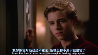 卡兰·麦克奥利菲（Callan McAuliffe），1995年1月24日出生于澳大利亚悉尼，演员。15岁处女作〔怦然心动〕哎呦我去，各种360°无死角，看的我鼻血横流春心荡漾，各种耍流氓~\(≧▽≦)/~原来心中童年里那个那个少年是真…