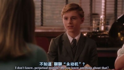 卡兰·麦克奥利菲（Callan McAuliffe），1995年1月24日出生于澳大利亚悉尼，演员。15岁处女作〔怦然心动〕哎呦我去，各种360°无死角，看的我鼻血横流春心荡漾，各种耍流氓~\(≧▽≦)/~原来心中童年里那个那个少年是真…