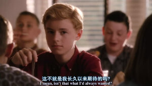 卡兰·麦克奥利菲（Callan McAuliffe），1995年1月24日出生于澳大利亚悉尼，演员。15岁处女作〔怦然心动〕哎呦我去，各种360°无死角，看的我鼻血横流春心荡漾，各种耍流氓~\(≧▽≦)/~原来心中童年里那个那个少年是真的存在的。