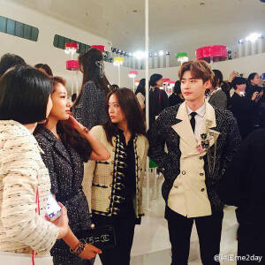 时隔‘多年’＃安氏兄妹＃再次在香奈儿的发布会上相遇♡（Krystal郑秀晶&amp;amp;李钟硕）