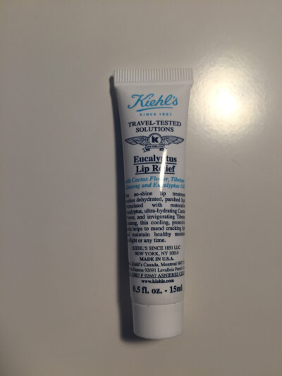 kiehl's护唇膏，薄荷味，夜晚做唇膜第二天嘴巴润到不行！