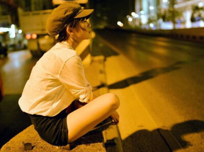 看着街，心好累