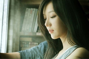 为何你能携手一世，我却单形影只