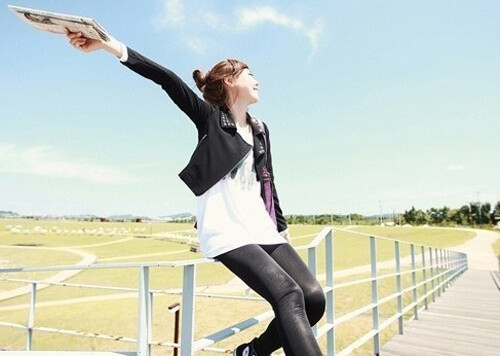 为何你能携手一世，我却单形影只