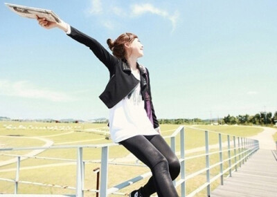 为何你能携手一世，我却单形影只